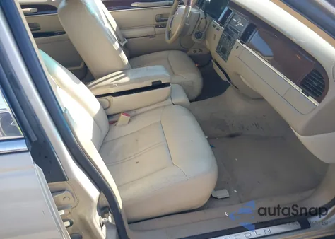 2006 Lincoln Town Car Signature Limited from USA, damaged, VIN 1LNHM82V16Y619128